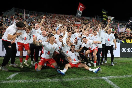 Tutti i giocatori dell'US Cremonese festeggiano la loro vittoria dopo la partita di Serie B tra lo Spezia Calcio e la finale play-off dell'US Cremonese Serie B allo Stadio Alberto Picco il 1 giugno 2025 a La Spezia Serie A 2025/26: dal Napoli alla Cremonese, le 20 squadre della massima serie- immagine 2