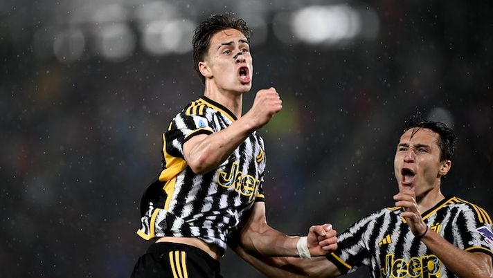 BOLOGNA, ITALY - MAY 20: Kenan Yildiz of Juventus celebrates 3-3 goal during the Serie A TIM match between Bologna FC and Juventus at Stadio Renato Dall'Ara on May 20, 2024 in Bologna, Italy.(Photo by Daniele Badolato - Juventus FC/Juventus FC via Getty Images) Yildiz si riprende la scena, Gazzetta: “Regala perle in meno di un tempo e conferma che…” - immagine 1