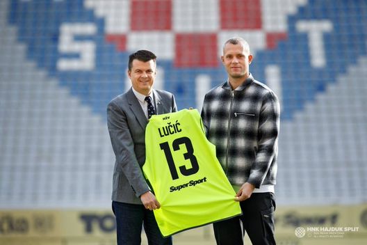 Rijeka, derby dell’Adriatico: tutto lo stadio contro Livaja, portiere Hajduk contro il raccattapalle- immagine 2