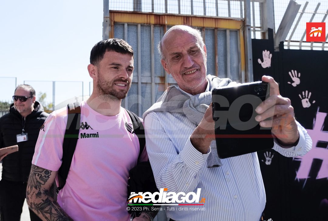 FOTO Cittadella-Palermo, la squadra in partenza dal “Renzo Barbera” (GALLERY) - immagine 7