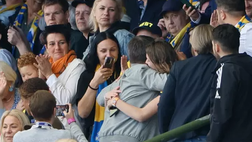 Union SG, Blessin vince la Coppa del Belgio e abbraccia la moglie colpita da ictus