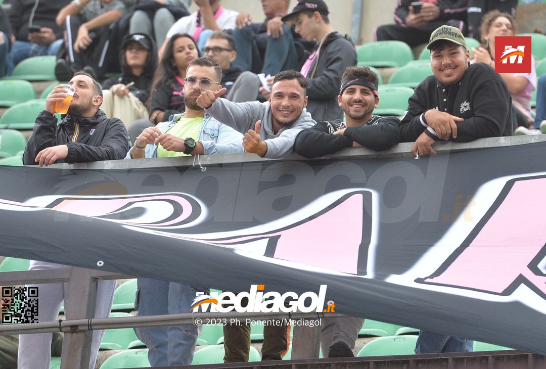 FOTOTIFO Palermo-Cittadella 0-1, gli scatti ai tifosi al “Renzo Barbera” (GALLERY) - immagine 87