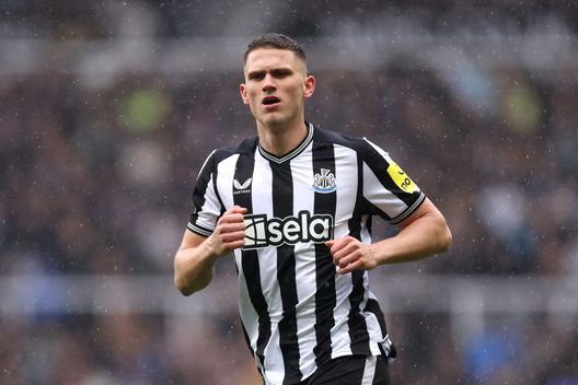 NEWCASTLE UPON TYNE, ENGLAND - MARCH 02: Sven Botman, ex primatista del record di velocità nel calcio (Foto di George Wood/Getty Images) Lo scatto a un passo da Bolt: Gabriel Silva diventa il calciatore più veloce del mondo- immagine 2