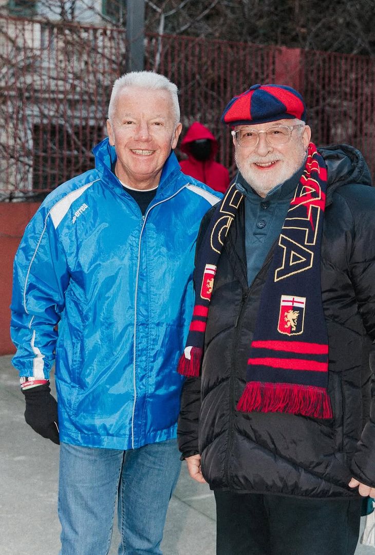 Quello tra Genoa e Napoli è un gemellaggio che non si spezzerà mai per davvero: i due club, tramite un post condiviso in comune su Instagram, hanno riportato alcuni meravigliosi momenti tra tifosi di fedi diverse. GALLERY Genoa e Napoli, un’amicizia che durerà per sempre: le foto dei tifosi - immagine 6