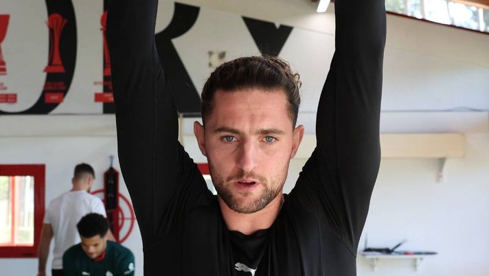 Adrien Rabiot (centrocampista AC Milan), qui durante una seduta di allenamento con i rossoneri a Milanello | Milan News (Getty Images) Fiorentina-Milan, Rabiot sarà titolare? Ecco le ultime novità