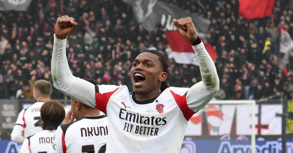 Milan, Leao: “Un gol nel derby? Mi piacerebbe. Ma vorrei solo vincere. Sul mio ruolo dico …” Milan, Leao: “Un gol nel derby? Mi piacerebbe. Ma vorrei solo vincere. Sul mio ruolo dico …”