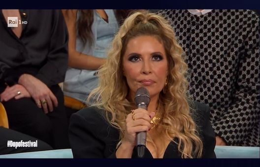 Screen rai1 Dopo Festival, Selvaggia Lucarelli a confronto con la Celentano sulla canzone di Cristicchi- immagine 3