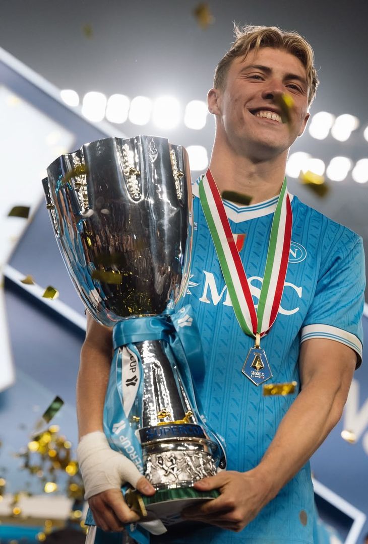 Il Napoli si è fatto il regalo migliore per Natale: gli azzurri con la Coppa- LE FOTO - immagine 6