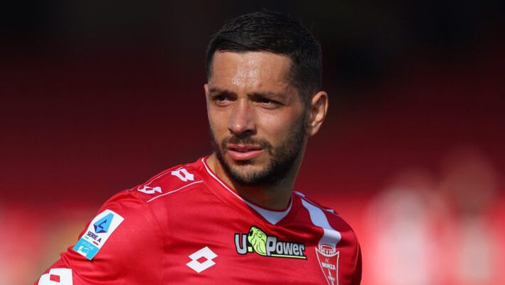 MONZA, ITALY - APRIL 05: Gianluca Caprari of AC Monza looks on following the defeat in the Serie A match between Monza and Como at U-Power Stadium on April 05, 2025 in Monza, Italy. (Photo by Francesco Scaccianoce/Getty Images) Monza, Caprari è in dubbio per le ultime due dopo l’infortunio contro l’Udinese - immagine 1