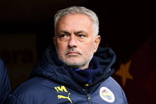 ISTANBUL, TURKEY - FEBRUARY 23: Head coach Jose Mourinho of Fenerbahce looks on during the Turkish Super League match between Galatasaray and Fenerbahce at Rams Park Stadium on February 23, 2025 in Istanbul, Turkey. (Photo by Ahmad Mora/Getty Images) José Mourinho
