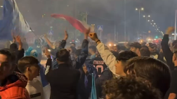 Entusiasmo alle stelle a Capodichino, tifosi in delirio per l’arrivo della squadra