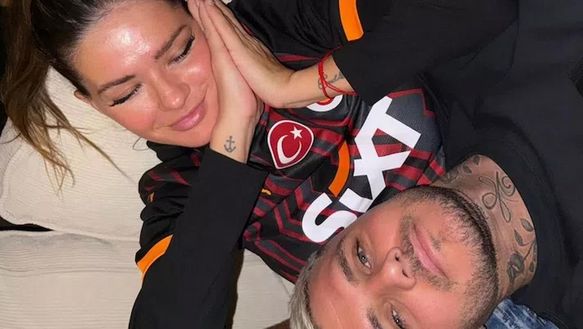 Icardi, rockstar al Galatasaray. La fidanzata senza parole: “Mi ha commosso…” Icardi, rockstar al Galatasaray. La fidanzata senza parole: “Mi ha commosso…” - immagine 1