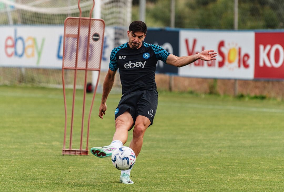 GALLERY Il Napoli ha ripreso subito gli allenamenti: gli scatti più belli - immagine 3