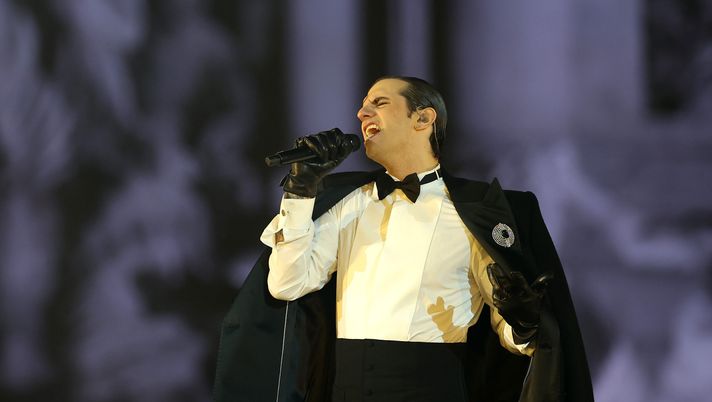 Achille Lauro, il promo “giallorosso” fa infuriare i laziali. E spunta un like di Totti - immagine 1