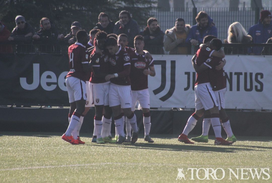 Esultanza Torino Primavera nel derby con la Juventus