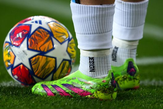 BARCELONA, SPAIN - MARCH 12: A detailed view of the Adidas Predator Elite Green Glow/Pink Glow football boots of Khvicha Kvaratskhelia of SSC Napoli, seen during the UEFA Champions League 2023/24 round of 16 second leg match between FC Barcelona and SSC Napoli at Estadi Olimpic Lluis Companys on March 12, 2024 in Barcelona, Spain. (Photo by Alex Caparros/Getty Images)