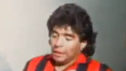 VIDEO Quando Maradona indossò la maglia del Milan per un giorno: il regalo di Baresi