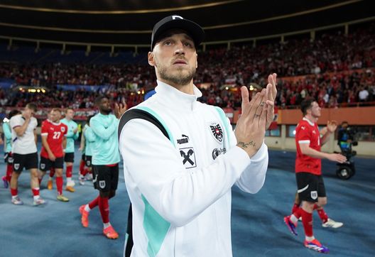VIENNA, AUSTRIA - JUNE 04: Marko Arnautovic of Austria applauds the fans after the team's victory during the international friendly match between Austria and Serbia at Ernst Happel Stadion on June 04, 2024 in Vienna, Austria. (Photo by Christian Hofer/Getty Images) Quando Arnautovic diceva: “Sto bene all’Inter! I giornalisti parlano molto”- immagine 2