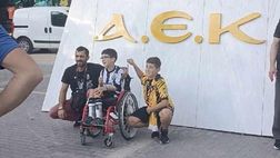 Atene, l’AEK vince il derby delle Aquile e va dal bimbo tifoso del PAOK: la maglia in regalo!
