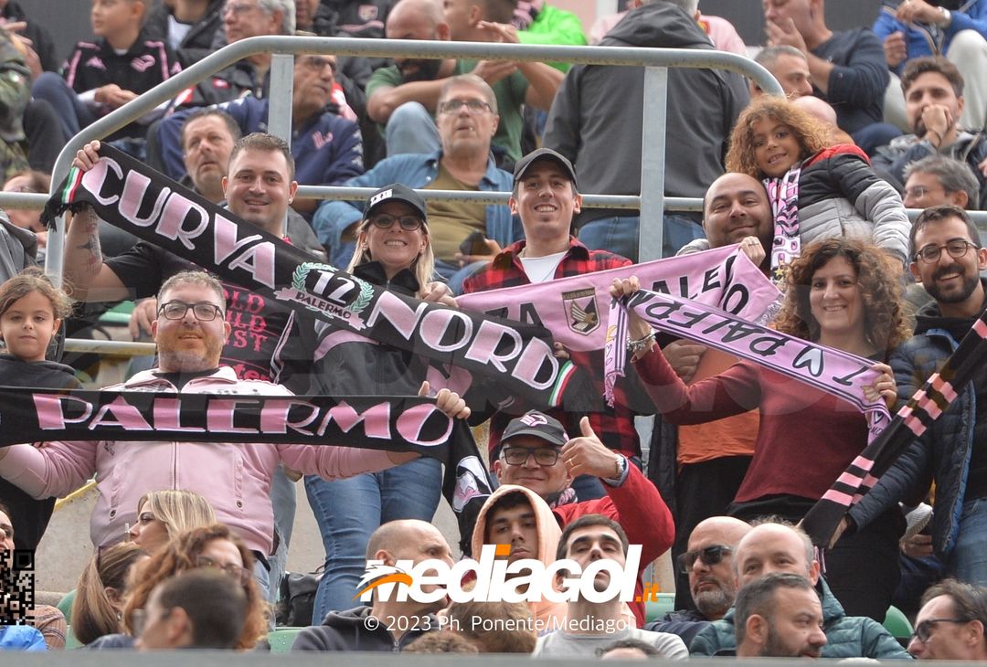 FOTOTIFO Palermo-Cittadella 0-1, gli scatti ai tifosi al “Renzo Barbera” (GALLERY) - immagine 65