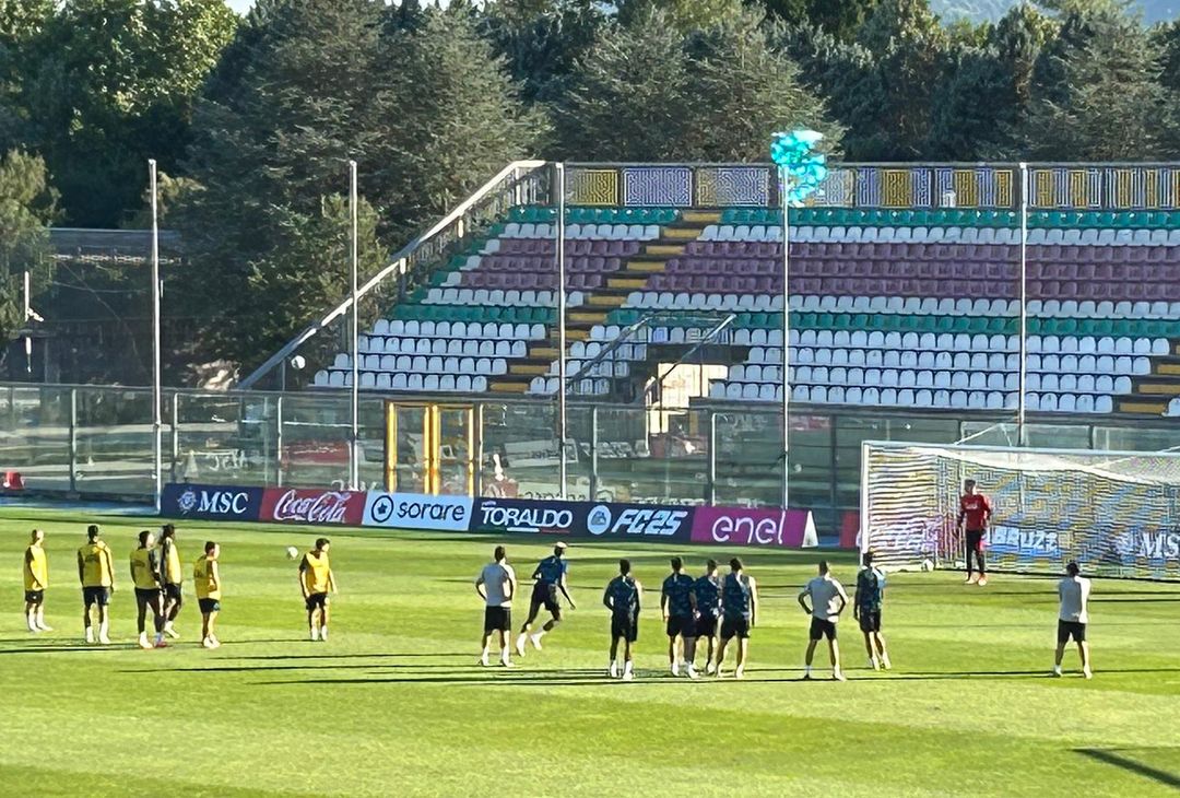 GALLERY Gli azzurri svolgono esercizi sui tiri in porta: Osimhen e Kvara sugli scudi - immagine 8