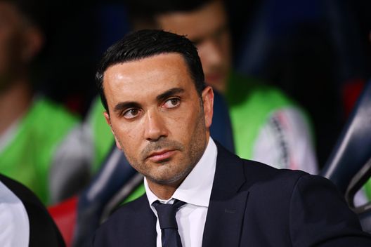 BOLOGNA, ITALY - APRIL 13: Raffaele Palladino, Head Coach of AC Monza, looks on prior to the Serie A TIM match between Bologna FC and AC Monza at Stadio Renato Dall'Ara on April 13, 2024 in Bologna, Italy. (Photo by Alessandro Sabattini/Getty Images) QS: “Palladino vicino, ma uno scenario vede lui a Bologna e Tudor a Firenze”- immagine 2