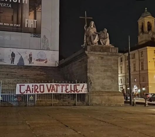 “Cairo Vendi!”: nella notte Torino tappezzata di striscioni- immagine 3