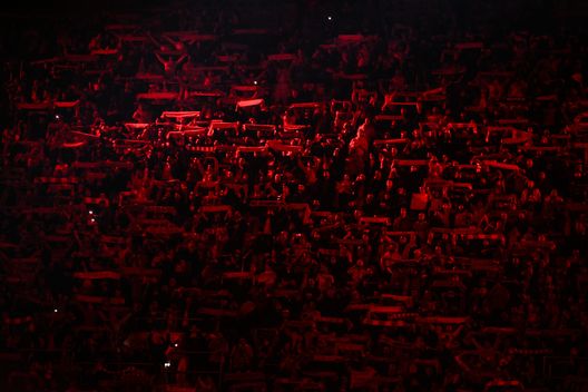I tifosi del Benfica. (Foto di David Ramos/Getty Images) Benfica-Sporting Lisbona, top XI all-time a confronto: chi vincerebbe per l’IA?- immagine 5