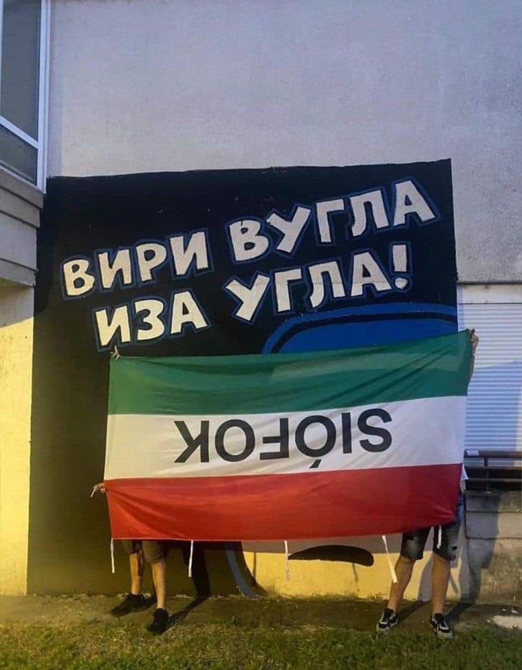 Europei, ultras montenegrini rubano striscioni agli ungheresi a Podgorica…- immagine 2