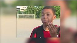 Milan, un piccolo Mbappé gioca con la maglia rossonera | Video