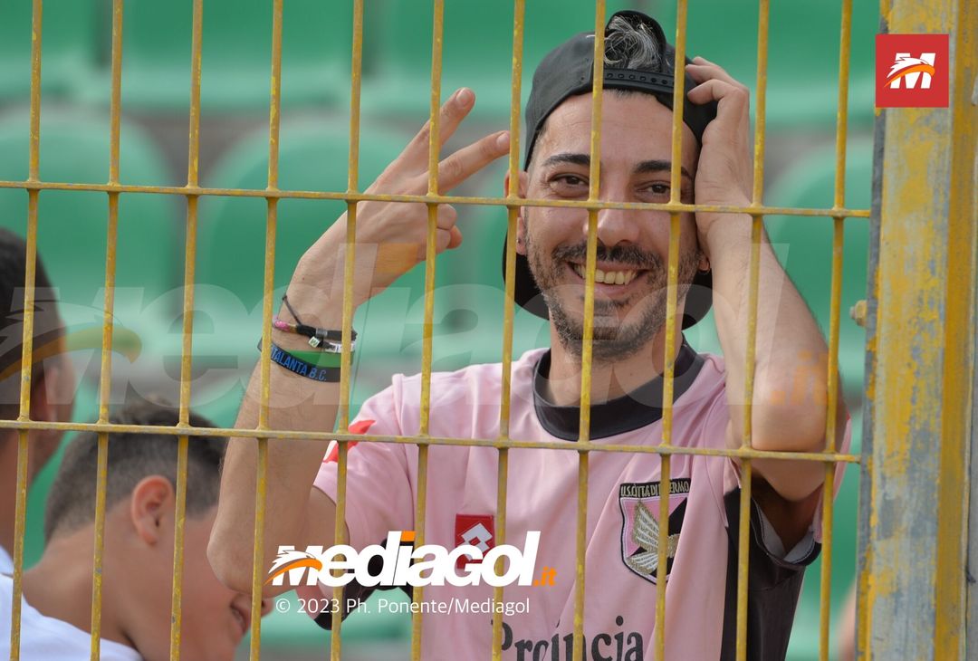 FOTOTIFO Palermo-Feralpisalò 3-0, gli scatti ai tifosi al “Renzo Barbera” (GALLERY) - immagine 50