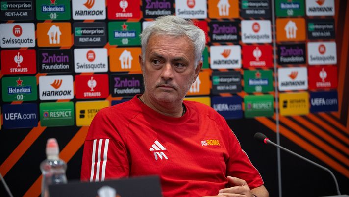Roma-Slavia Praga, domani alle 13:30 la conferenza stampa di Mourinho e Svilar - immagine 1
