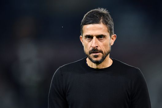 TURIN, ITALY - NOVEMBER 06: Alessio Dionisi, Head Coach of US Sassuolo, looks on prior to the Serie A TIM match between Torino FC and US Sassuolo at Stadio Olimpico di Torino on November 06, 2023 in Turin, Italy. (Photo by Valerio Pennicino/Getty Images)