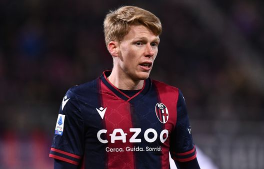 Jerdy Schouten in campo con la maglia del Bologna (stagione 2022/23) Bologna, quante operazioni col Napoli! Tra le cessioni d’oro anche Beukema. La Top 10- immagine 2