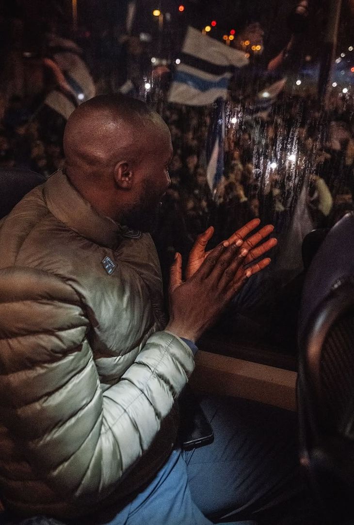 I calciatori del Napoli hanno ammirato lo spettacolo dei sostenitori azzurri a dopo la vittoria con l'Atalanta