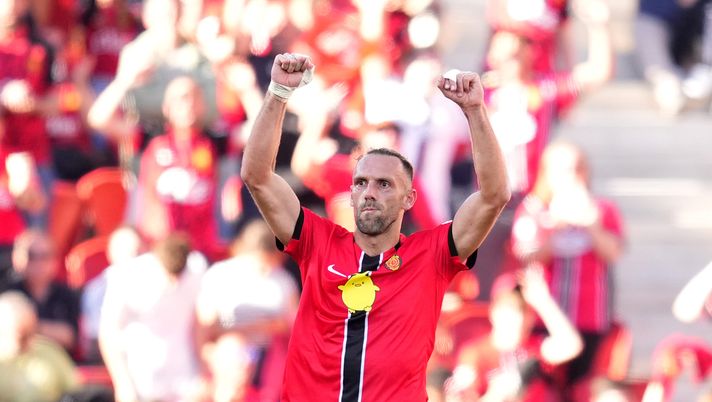 MALLORCA, SPAIN - APRIL 04: Vedat Muriqi of RCD Mallorca celebrates scoring his team's second goal during the LaLiga EA Sports match between RCD Mallorca and Real Madrid CF at Estadio Daredevil Son Moix on April 04, 2026 in Mallorca, Spain. (Photo by Alex Caparros/Getty Images) Liga, Maiorca-Rayo Vallecano 3-0: Vedat Muriqi fa doppietta e sono 21 i gol in campionato - immagine 1