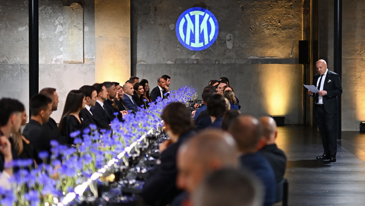 Inter, la festa per Scudetto e Coppa Italia prosegue: proprietà, squadra e staff a cena Inter, la festa per Scudetto e Coppa Italia prosegue: proprietà, squadra e staff a cena - immagine 1