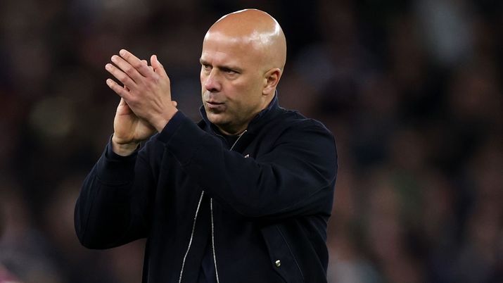 Arne Slot, esonerato dal Liverpool, piace al Milan per la panchina | AC Milan News (Credits foto: Getty Images) Arne Slot, esonerato dal Liverpool, piace al Milan per la panchina