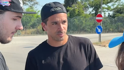 La solita disponibilità di Simeone con i tifosi: foto e autografi a Castel Volturno