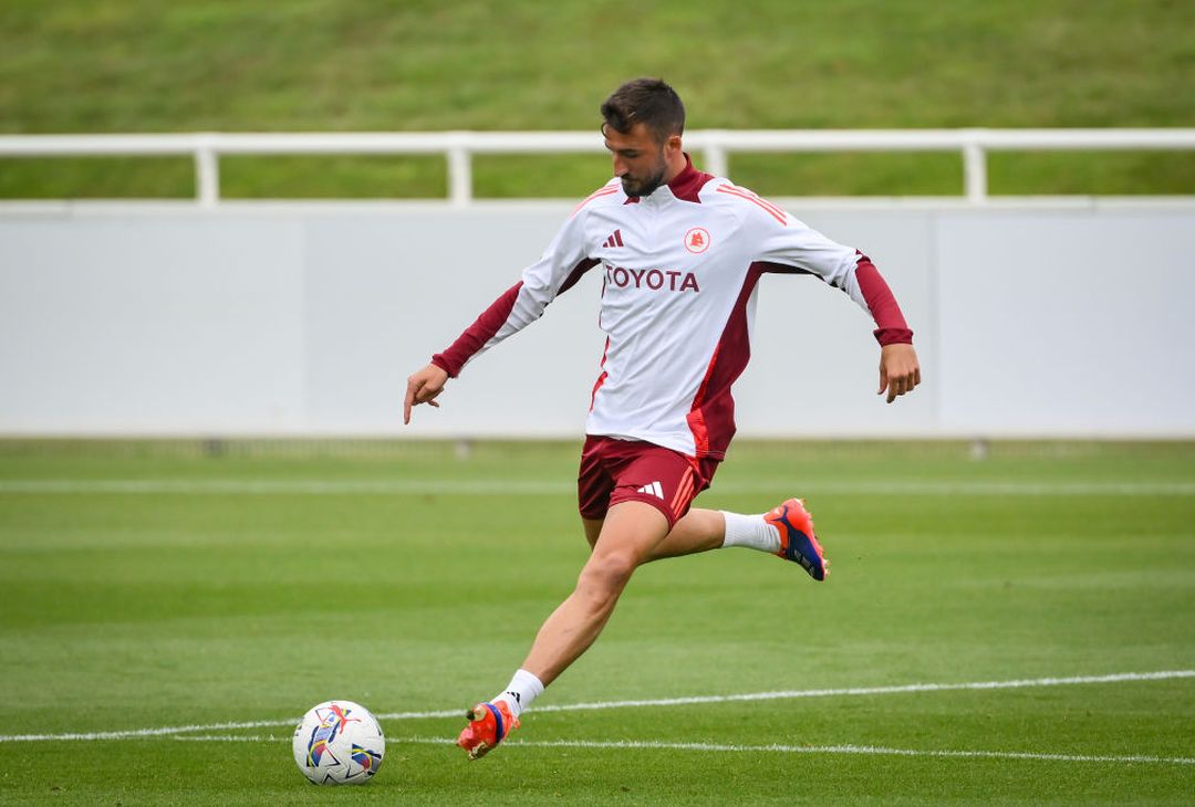 Ritiro Roma, Dovbyk scalda i motori: le indicazioni di De Rossi – FOTO GALLERY - immagine 44