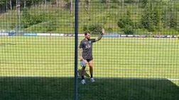 VIDEO Ritiro Palermo, capitan Brunori saluta i tifosi rosanero prima dell’allenamento