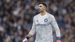 Sky – Inter, vertice con l’agente di Dibu Martinez: sul piatto un biennale, le cifre