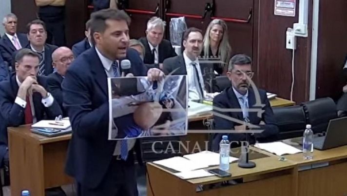 Maradona, avvocato: “Gente estranea sta guadagnando dalla morte e stranamente…”  Maradona, avvocato: “Gente estranea sta guadagnando dalla morte e stranamente…” - immagine 1