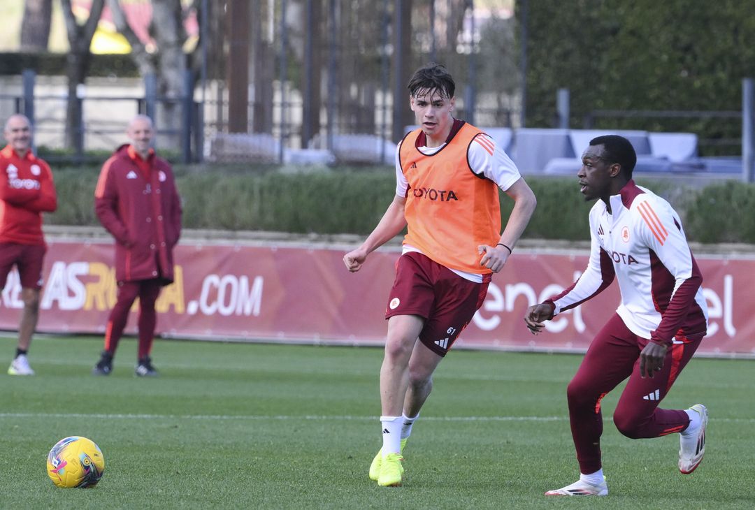 Roma, ripresa degli allenamenti a Trigoria dopo il Porto – FOTO GALLERY - immagine 16