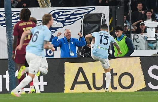 Alessio Romagnoli della SS Lazio esulta dopo il gol dell'1-0 durante la partita di Serie A tra SS Lazio e AS Roma allo Stadio Olimpico il 13 aprile 2025 a Roma Lazio, Alessio Romagnoli si è operato: il comunicato del club biancoceleste- immagine 3