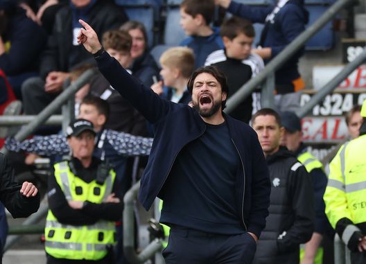 Tensioni in casa Rangers, tifosi circondano il bus della squadra e Martin viene esonerato- immagine 3