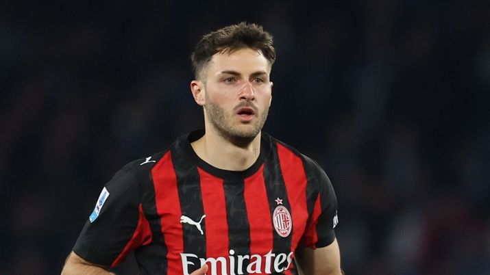 Santiago Giménez, attaccante AC Milan, ha rilasciato un'intervista a 'Record Mexico'