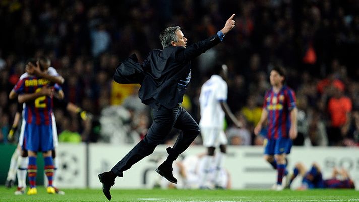 L'allenatore portoghese dell'Inter, José Mourinho, festeggia dopo la vittoria nella semifinale di ritorno della UEFA Champions League, Barcellona-Inter, il 28 aprile 2010 allo stadio Camp Nou di Barcellona. Il Milan ha raggiunto la finale di Champions League battendo il Barcellona con un 3-2 complessivo in semifinale, nonostante la sconfitta al ritorno per 1-0 La “Bella Sconfitta” del 2010: l’Inter di Mourinho trionfa al Camp Nou - immagine 1