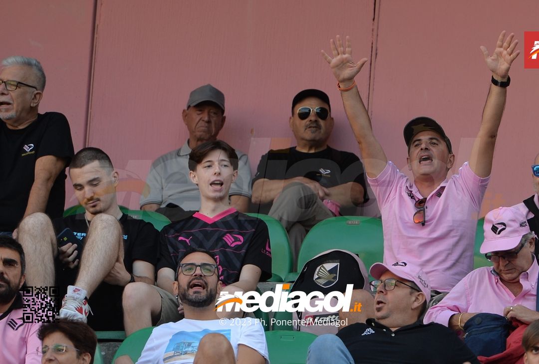 FOTOTIFO Palermo-Lecco, gli scatti ai tifosi al “Renzo Barbera” (GALLERY) - immagine 98