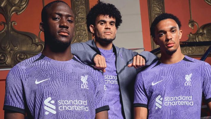 FOTO – Sorpresa! Il Liverpool vestirà di viola nella stagione 2023-24 - immagine 1